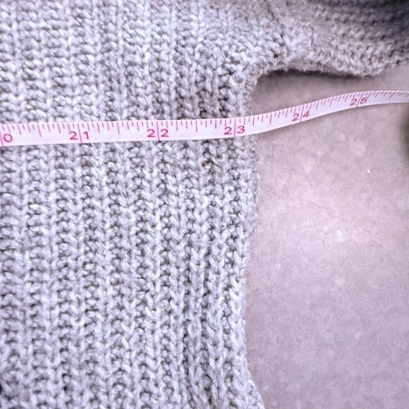 BP Women’s Sweater - Picture 6 of 8